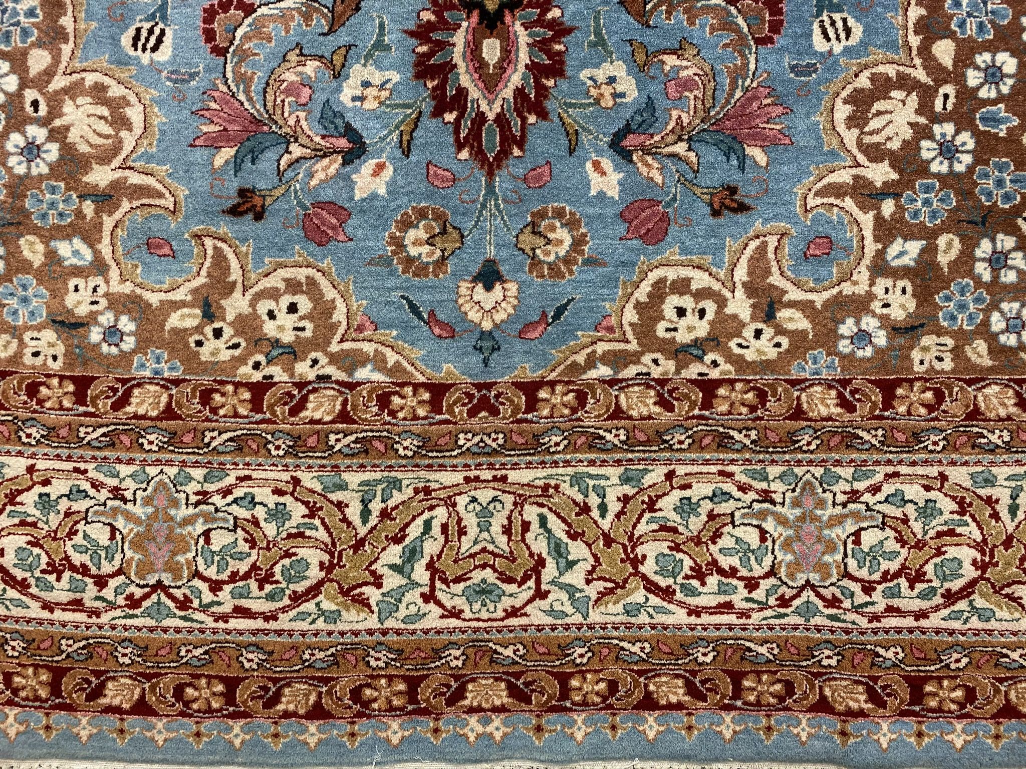 Fayroz carpet