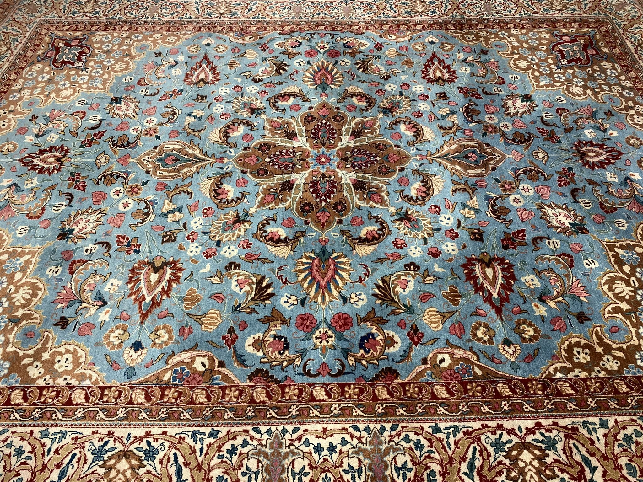 Fayroz carpet