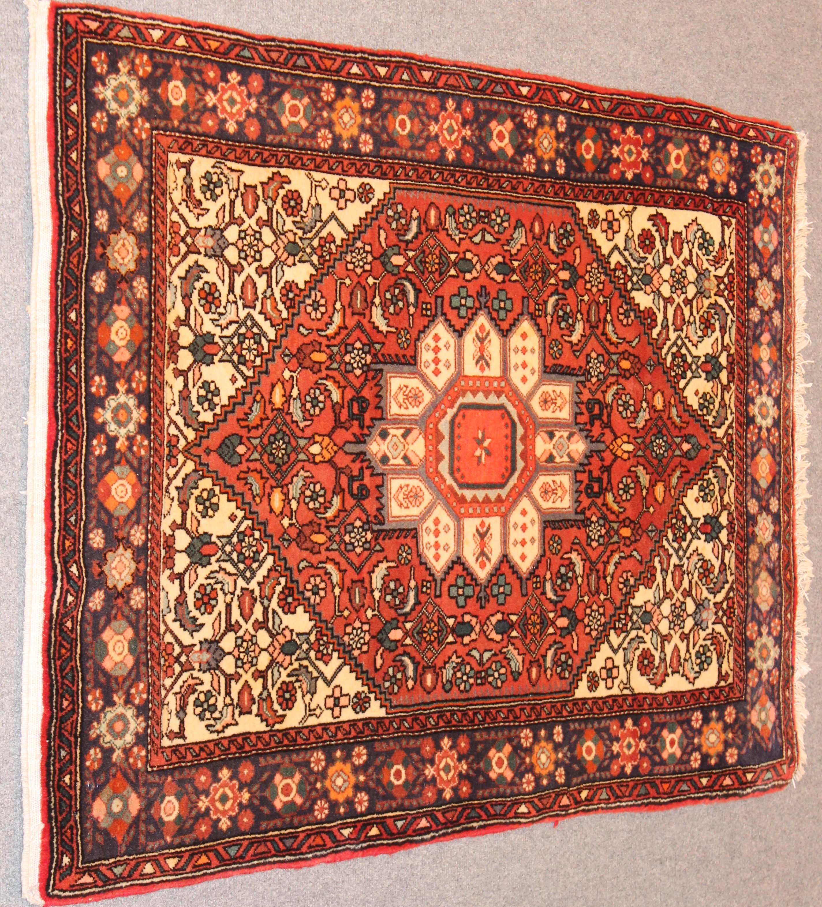 Saruq rug