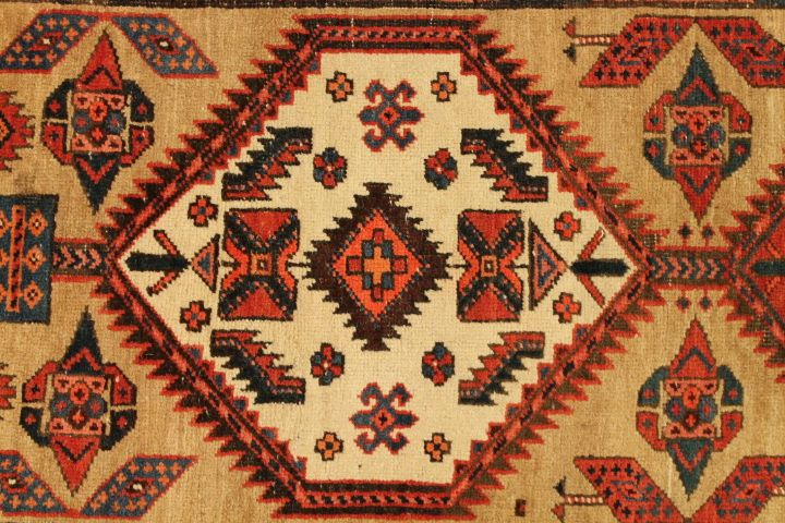 Antique Sarabe rug