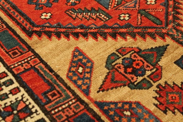 Antique Sarabe rug