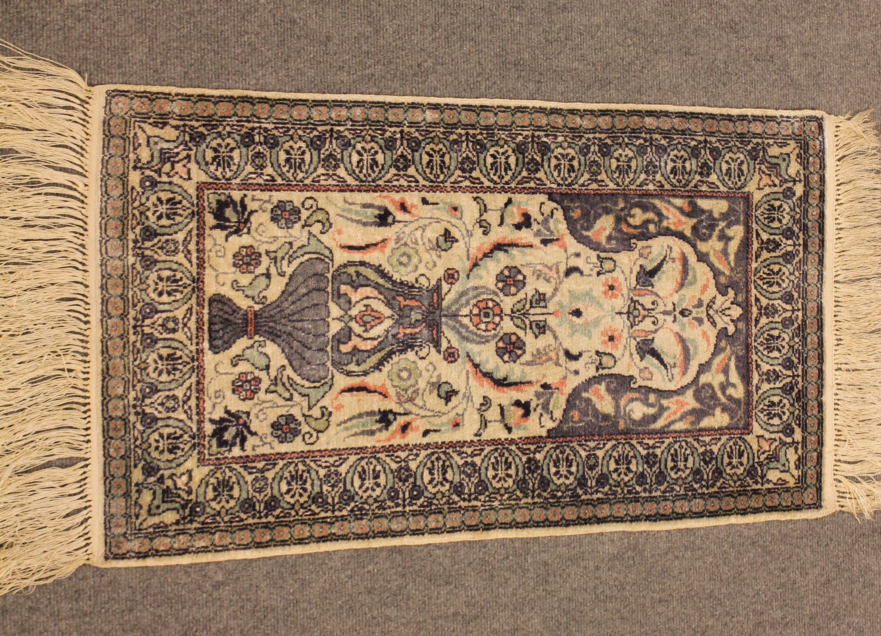 Antique silk Hereke